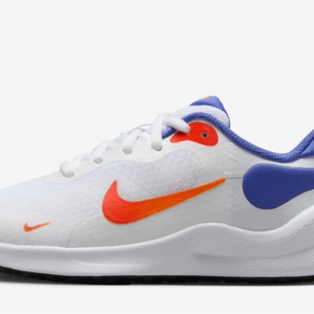 Nike Kids Revolution 7 youth size 4
